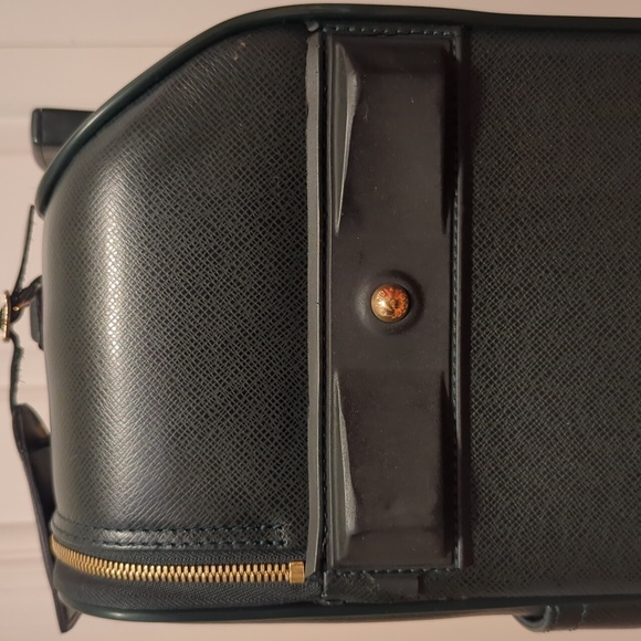 Louis Vuitton Pegase Taiga Leather Rolling Suitcase - Picture 8 of 16